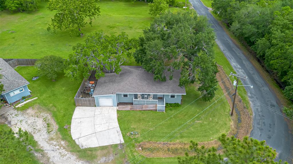 8409 Benoist Drive, Dickinson, Texas image 2