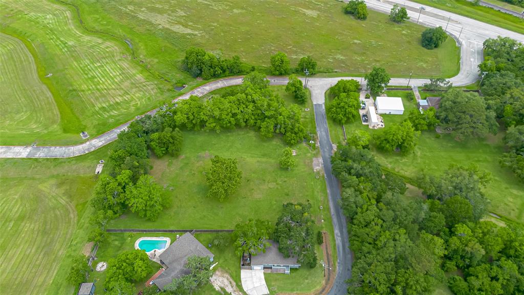 8409 Benoist Drive, Dickinson, Texas image 27