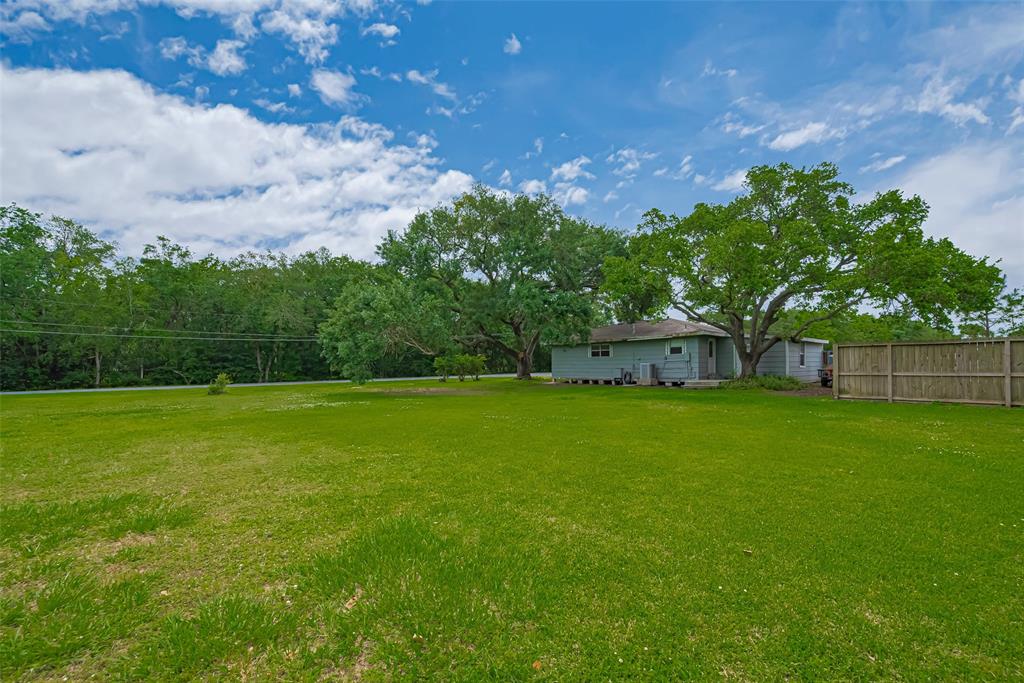 8409 Benoist Drive, Dickinson, Texas image 33