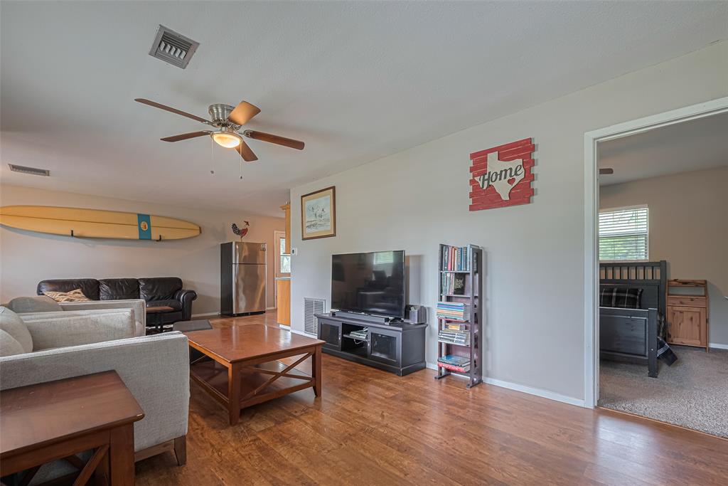 8409 Benoist Drive, Dickinson, Texas image 9