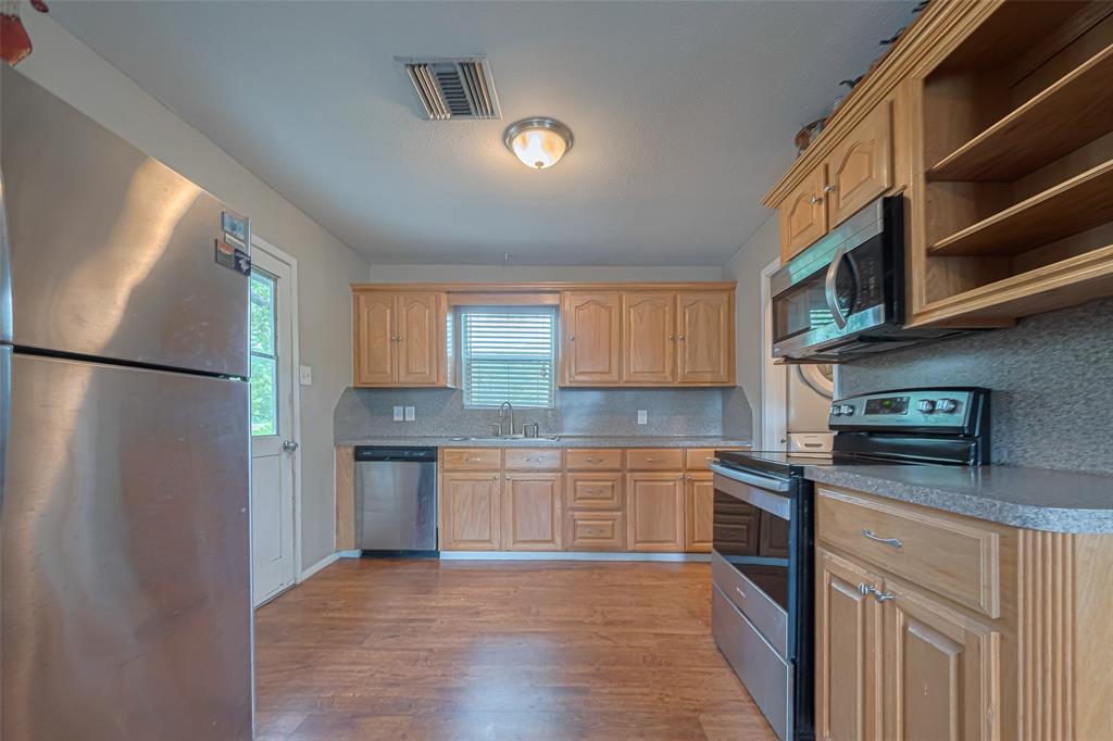 8409 Benoist Drive, Dickinson, Texas image 15