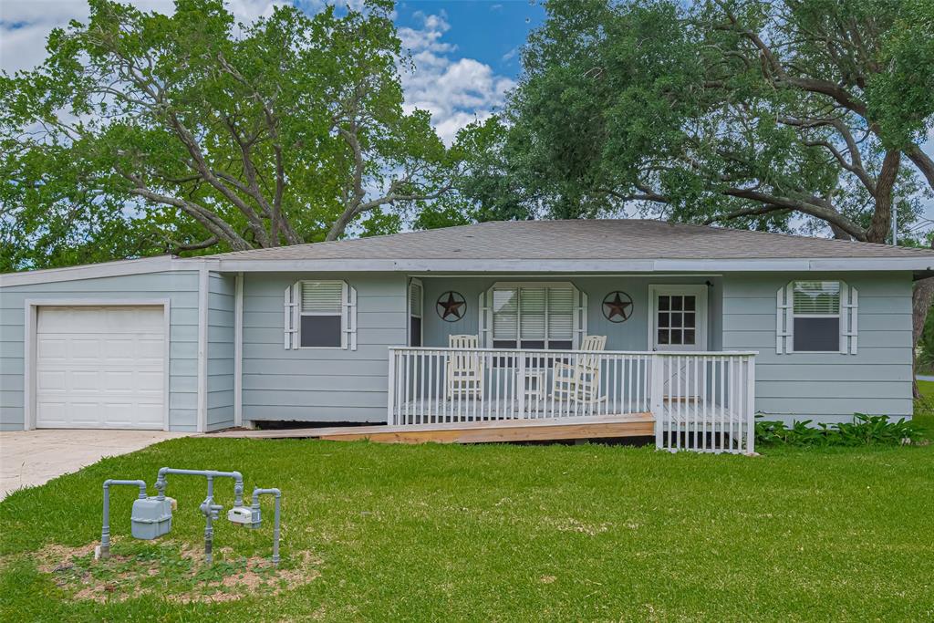 8409 Benoist Drive, Dickinson, Texas image 1