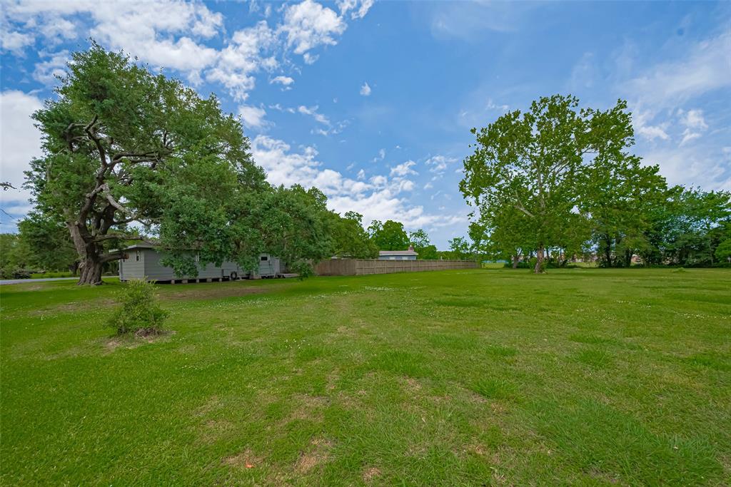 8409 Benoist Drive, Dickinson, Texas image 36