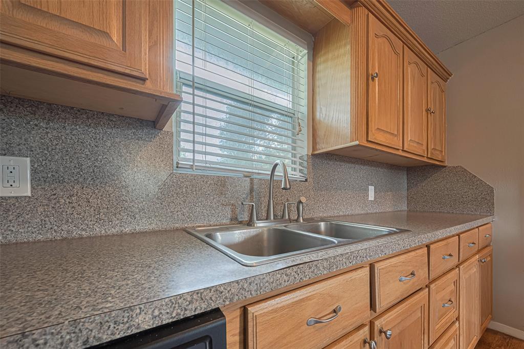8409 Benoist Drive, Dickinson, Texas image 17