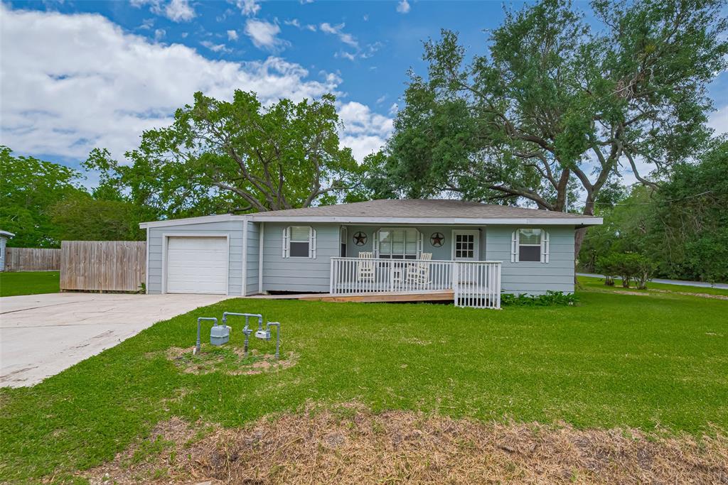 8409 Benoist Drive, Dickinson, Texas image 3
