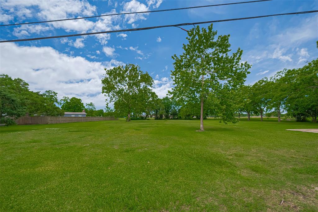 8409 Benoist Drive, Dickinson, Texas image 37