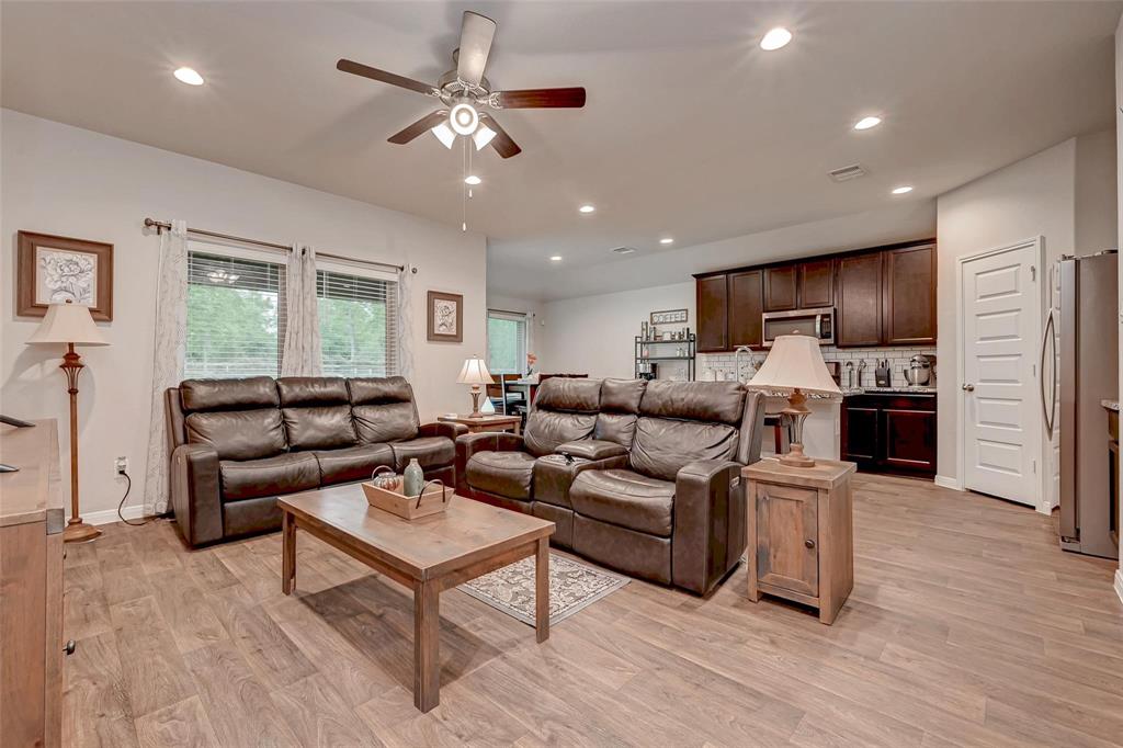406 Rocky Ridge Drive, Anahuac, Texas image 3