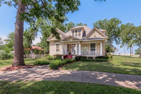 A home in Groveton