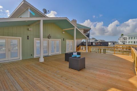 A home in Tiki Island