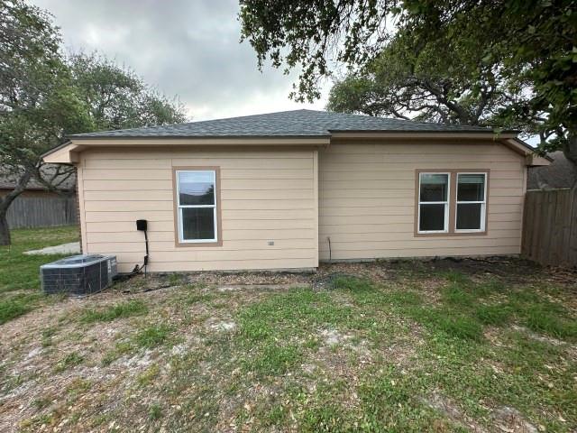 105 Heron Oaks St, Rockport, Texas image 3