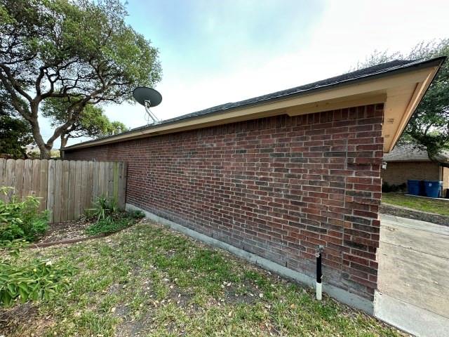 105 Heron Oaks St, Rockport, Texas image 2