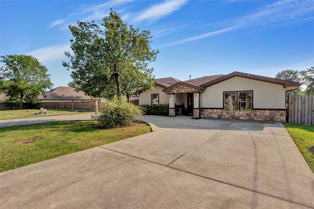 17717 Wild Oak Dr Drive, Houston, Texas image 2
