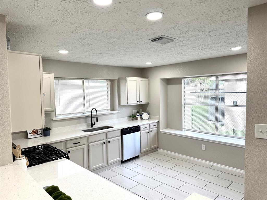 741 Sugar Hill Drive, La Porte, Texas image 11