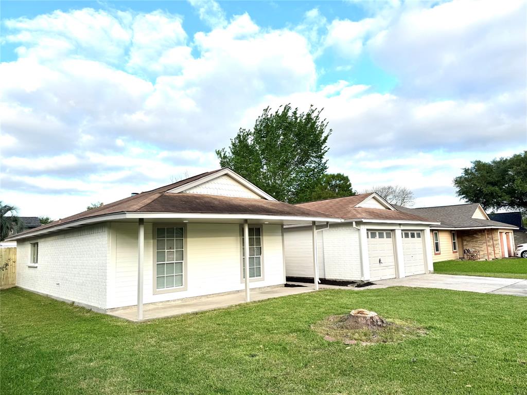 741 Sugar Hill Drive, La Porte, Texas image 2