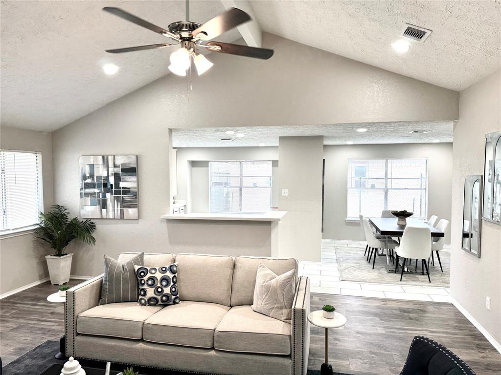 741 Sugar Hill Drive, La Porte, Texas image 5