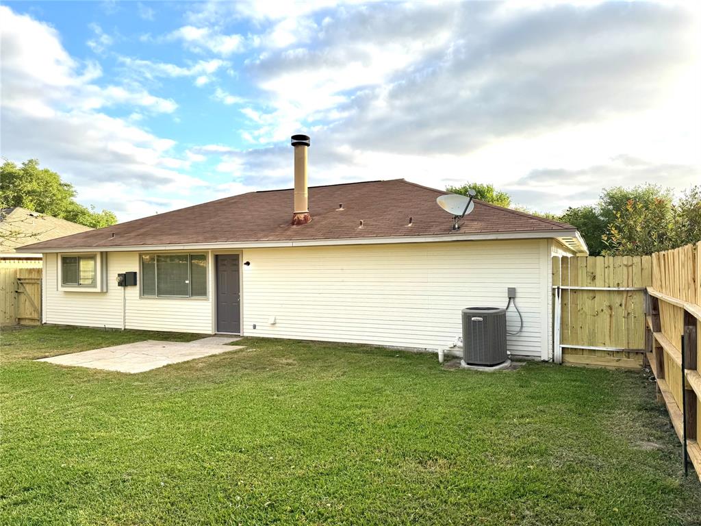 741 Sugar Hill Drive, La Porte, Texas image 26