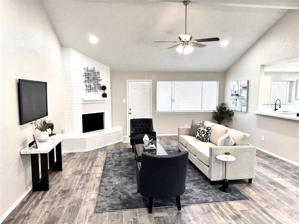 741 Sugar Hill Drive, La Porte, Texas image 3
