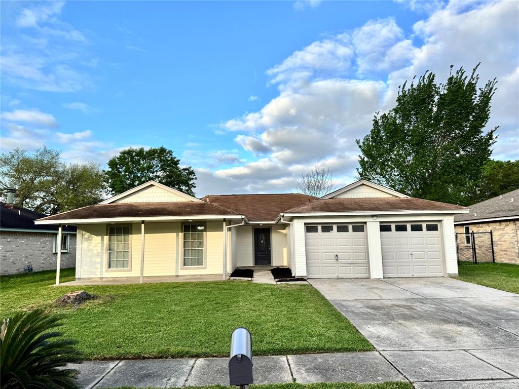 741 Sugar Hill Drive, La Porte, Texas image 1