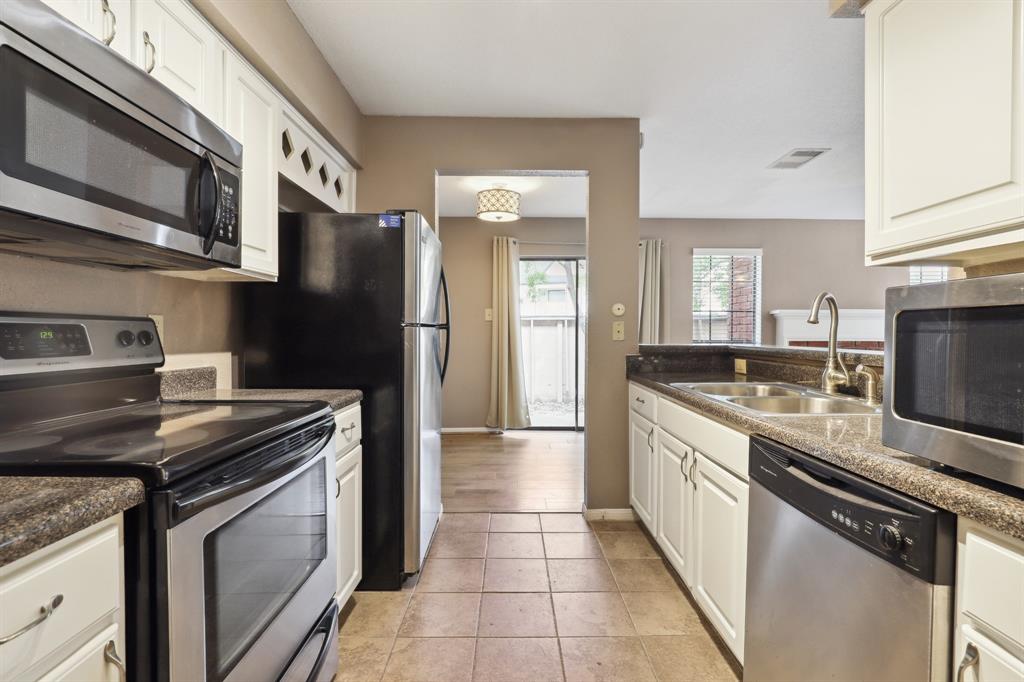 2211 S Kirkwood Road #11, Houston, Texas image 9