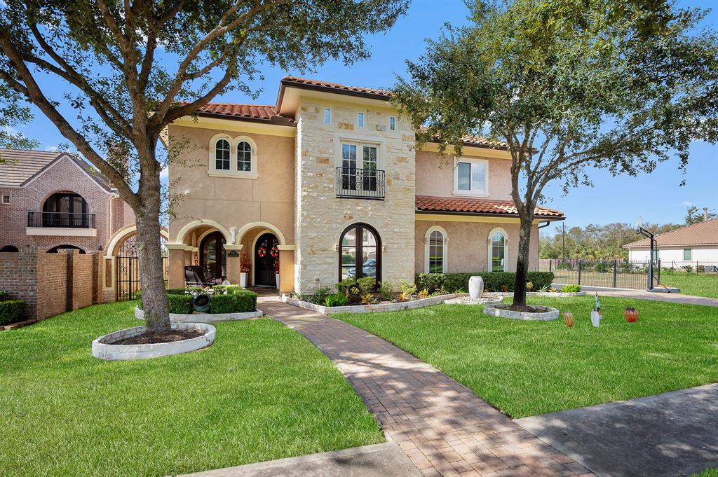 1011 Grand Estates Drive
