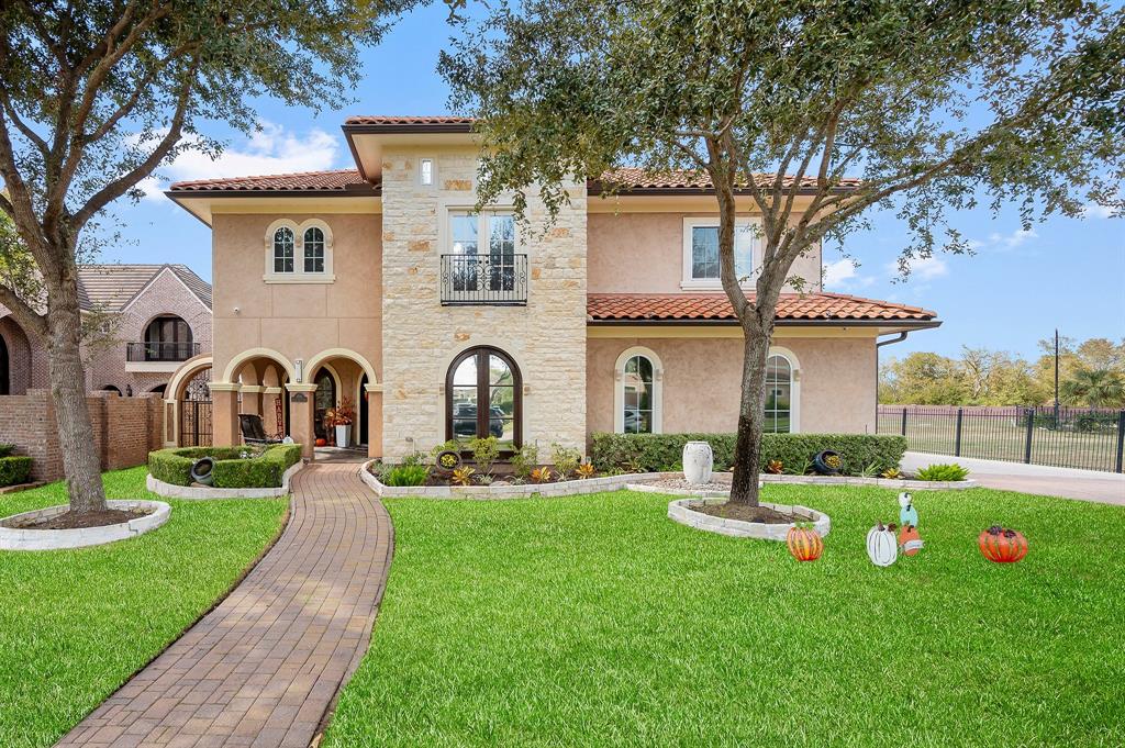 1011 Grand Estates Drive