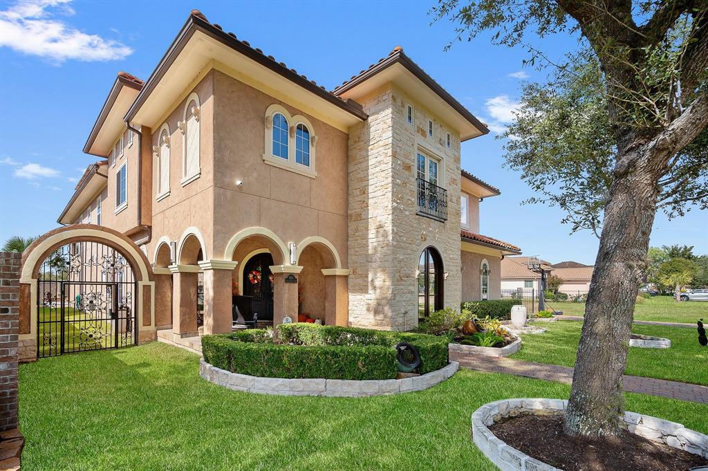 1011 Grand Estates Drive