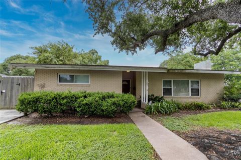 Single Family Residence in Galveston TX 1 Maple Lane.jpg