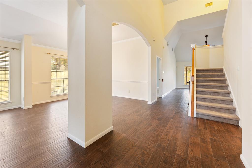 9135 Eaglecove Drive, Houston, Texas image 2