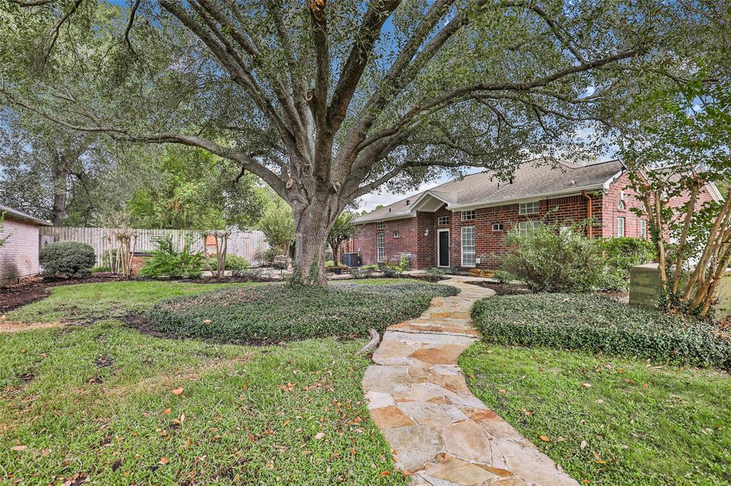 434/438 Cherry Laurel Drive, Tomball, Texas image 9