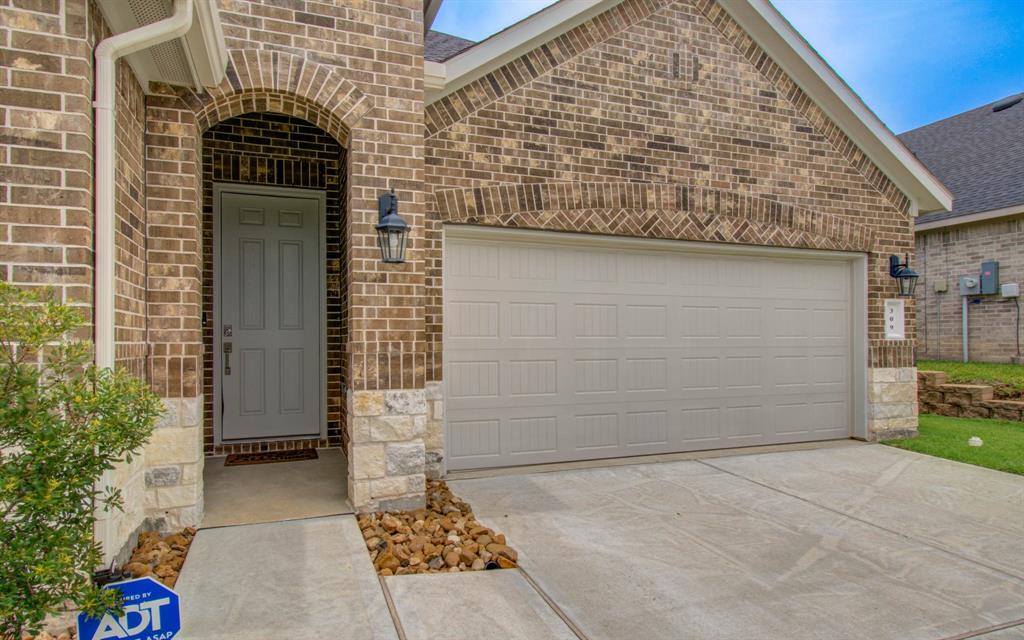 309 Pleasant Hill Way, Conroe, Texas image 5