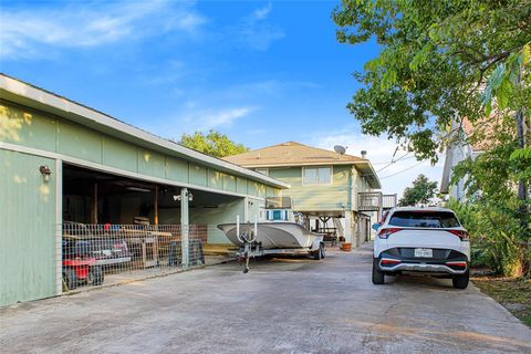 A home in San Leon