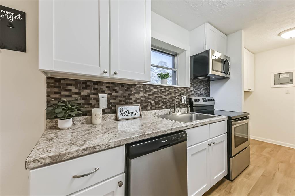 227 Cherry Valley Drive, Houston, Texas image 17