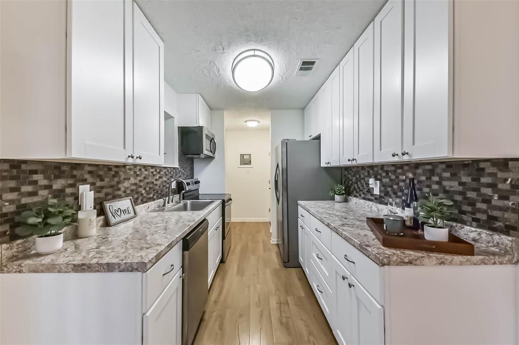 227 Cherry Valley Drive, Houston, Texas image 13