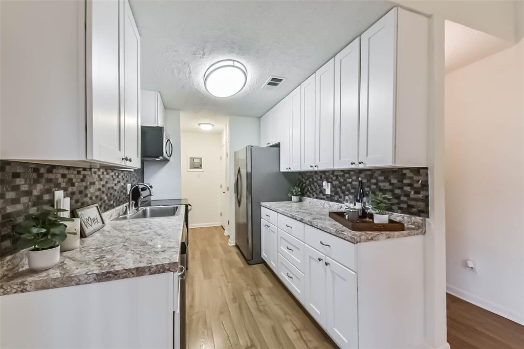 227 Cherry Valley Drive, Houston, Texas image 14