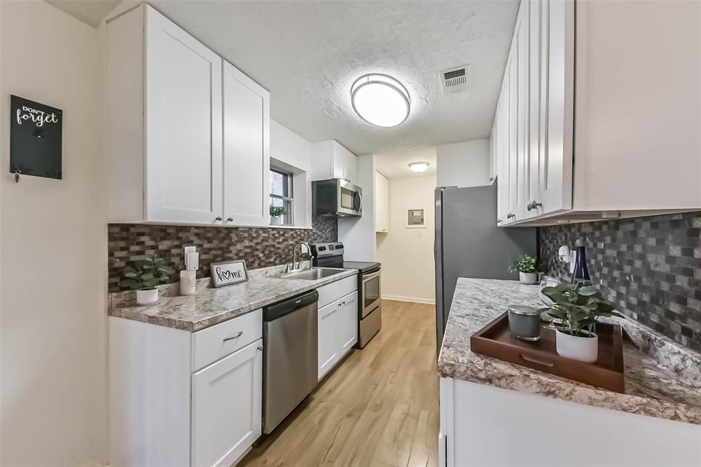 227 Cherry Valley Drive, Houston, Texas image 15