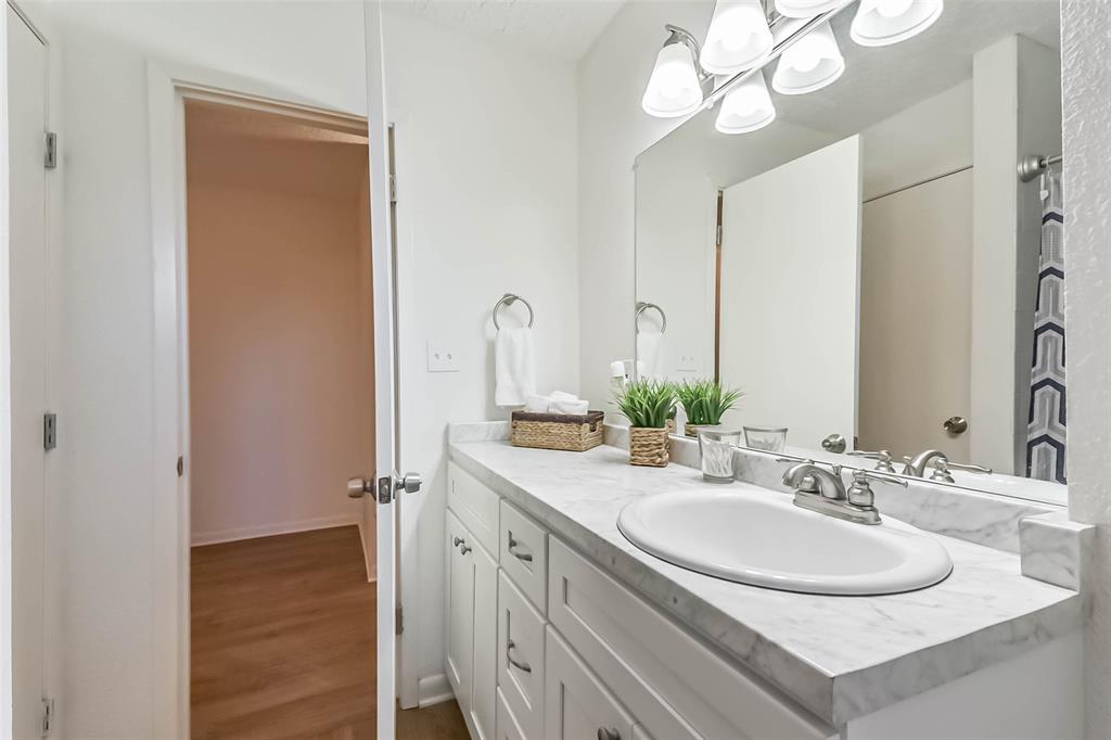 227 Cherry Valley Drive, Houston, Texas image 22