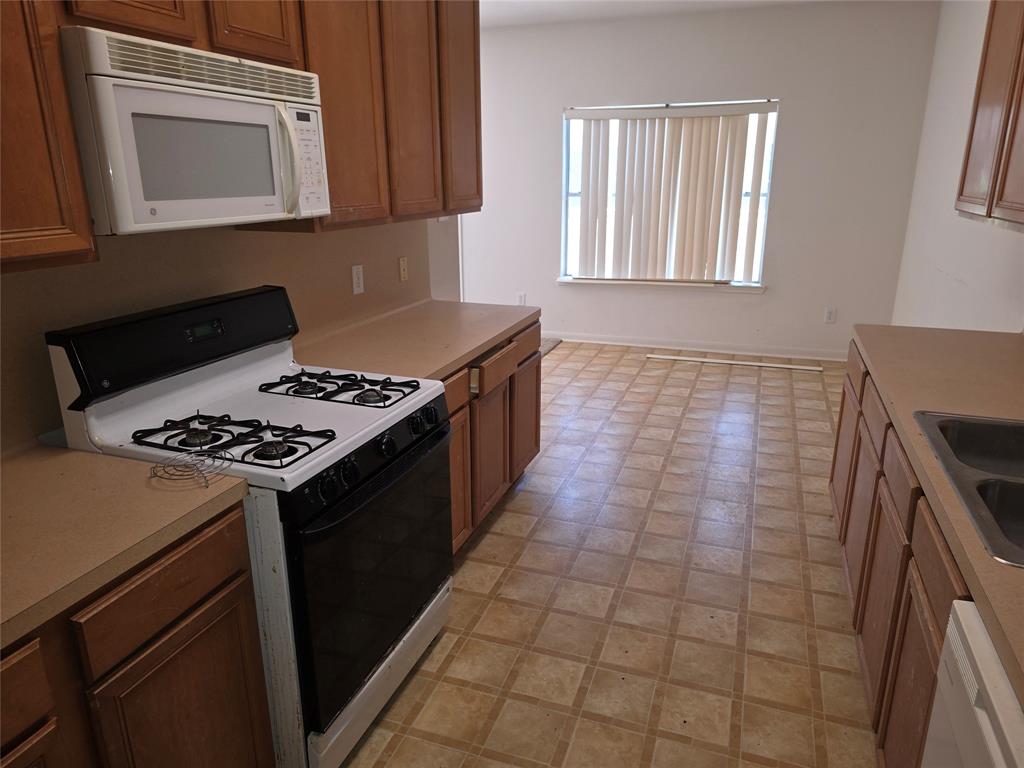 1235 N Arbor Bough Circle, Fresno, Texas image 4