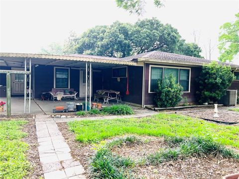 Single Family Residence in Angleton TX 608 Evans Street.jpg