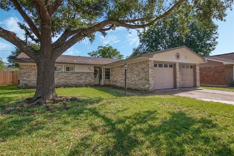 Single Family Residence in Deer Park TX 4229 Ember Lane.jpg