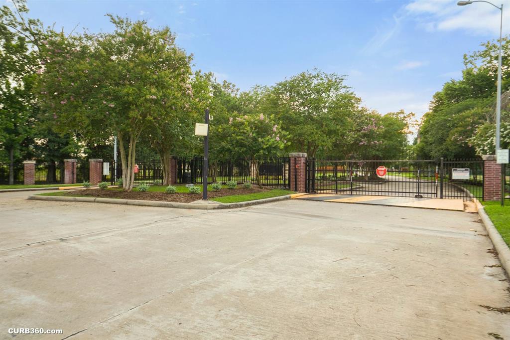 647 Cypresswood Trace, Spring, Texas image 32