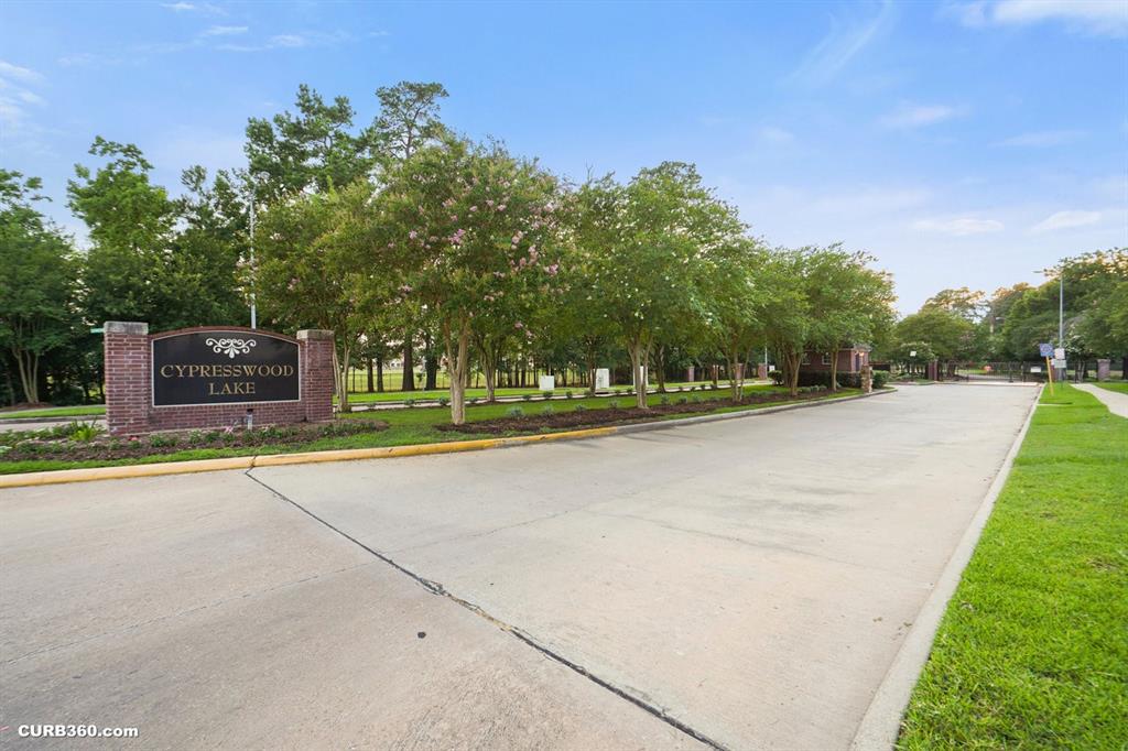 647 Cypresswood Trace, Spring, Texas image 33