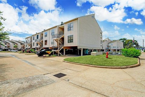 Condominium in Seabrook TX 3663 Nasa Road 1 Pkwy 29.jpg