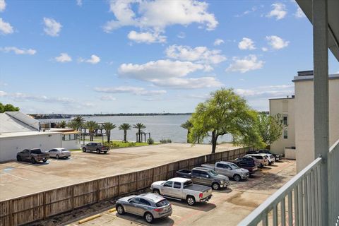 Condominium in El Lago TX 4001 Nasa Parkway 16.jpg