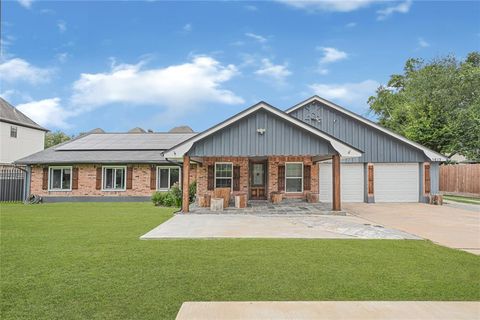 Photo of 1613 Wycliffe Drive, Houston, TX 77043 (MLS # 55846799)