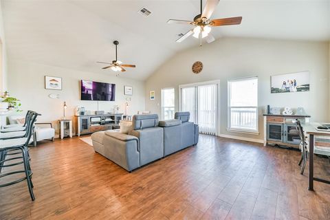 Single Family Residence in Galveston TX 4202 Grayson Drive 9.jpg