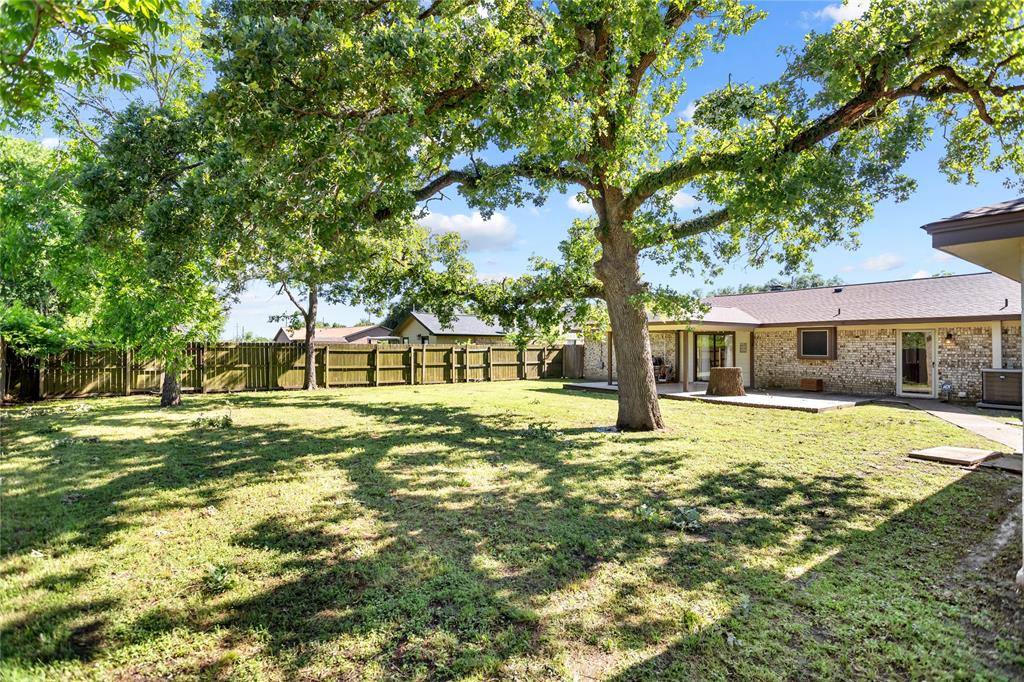 606 N Mciver Street, Madisonville, Texas image 5