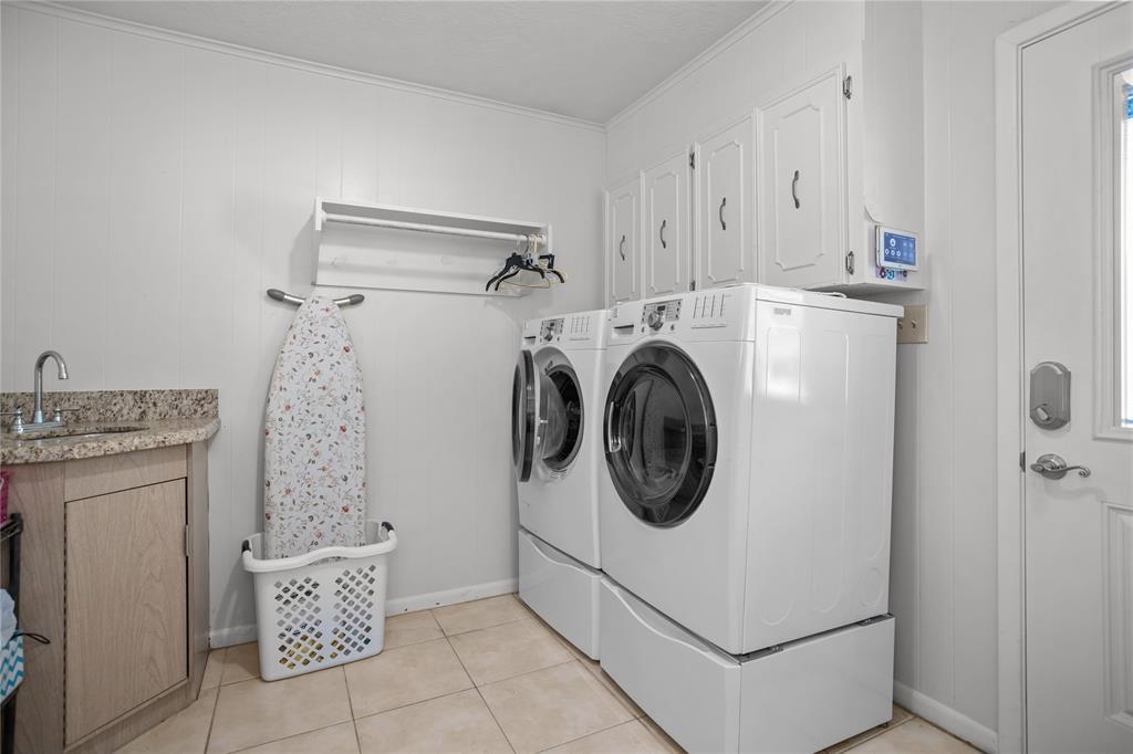 606 N Mciver Street, Madisonville, Texas image 25