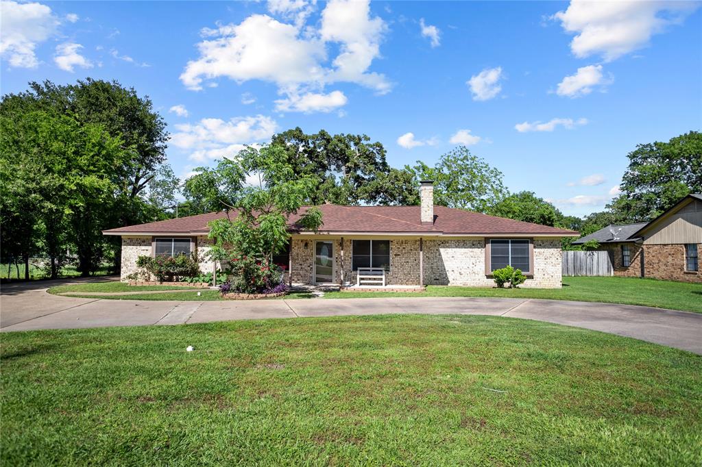 606 N Mciver Street, Madisonville, Texas image 1