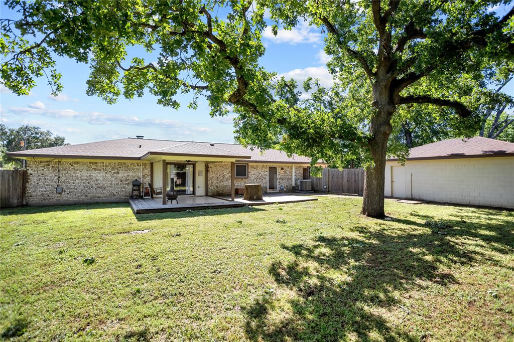 606 N Mciver Street, Madisonville, Texas image 4