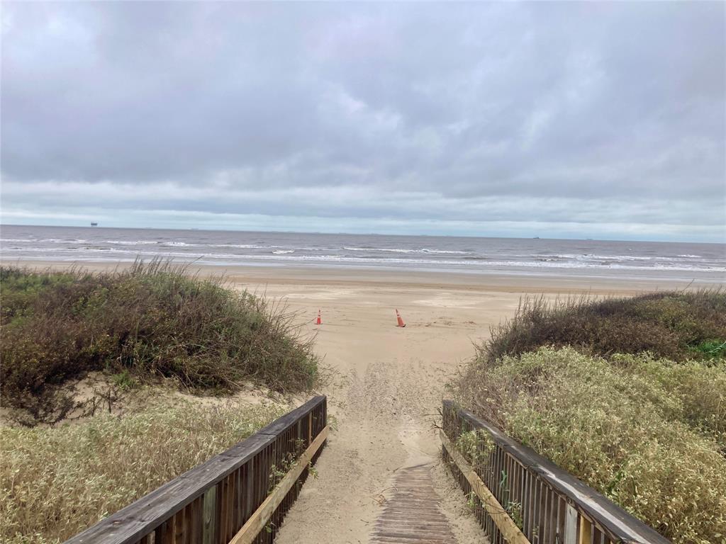 697 Overlook Drive, Crystal Beach, Texas image 7